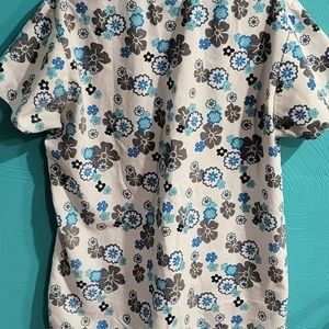 Absolute size Large flower black, blue and white scrub top